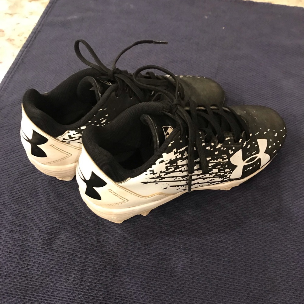 Boys baseball cleats